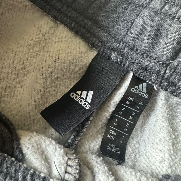 Men’s Adidas Essentials 3-Stripes Fleece Sweatpants in Gray Charcoal Size Medium - Picture 5 of 7